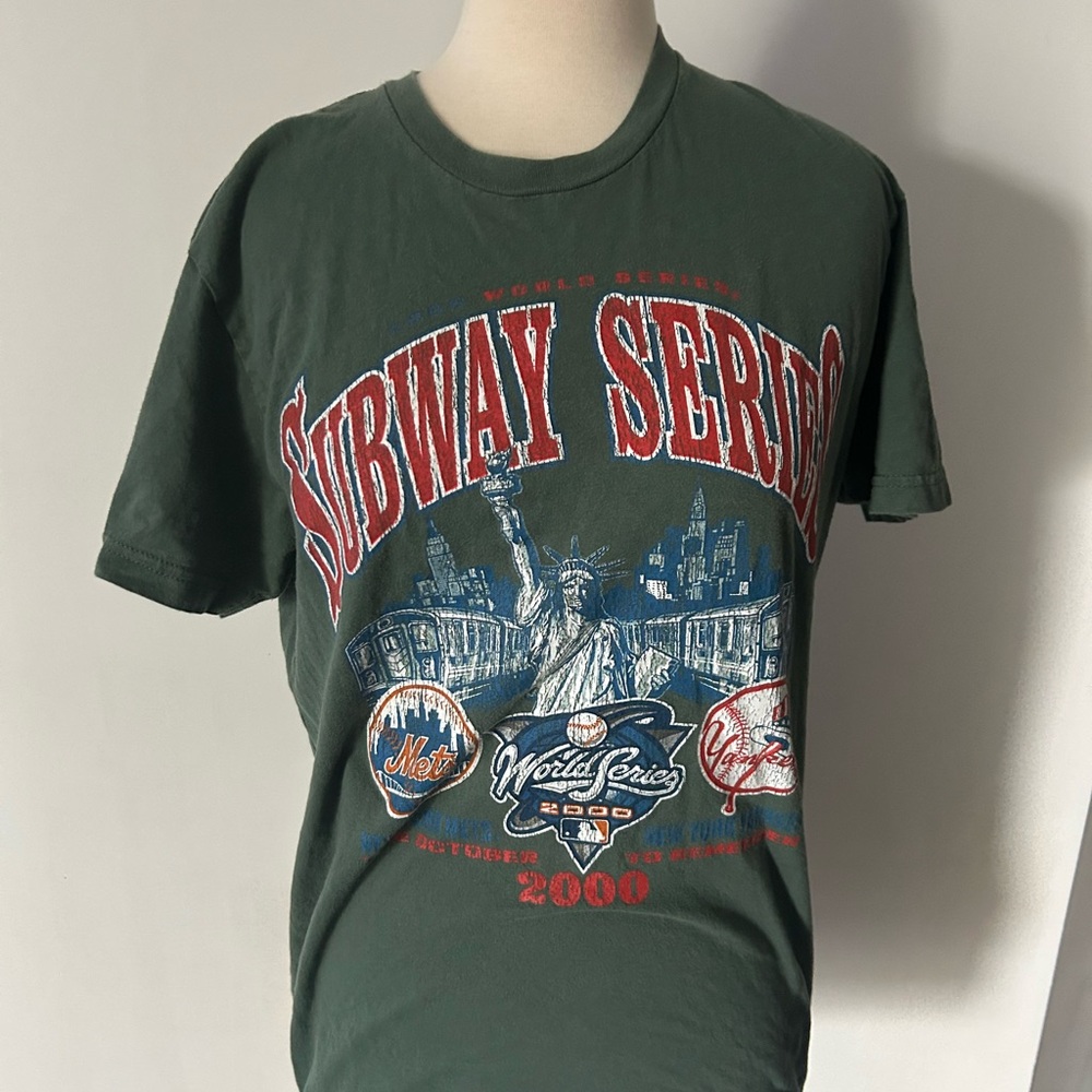 Mitchell & Ness Dark Green Subway Series 2000 Graphic Tee